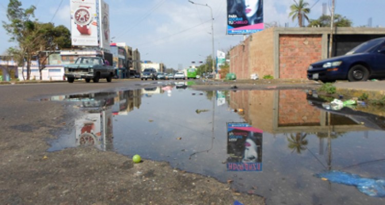 Desesperante bote de agua en avenida El Milagro con Padilla 1 bote de agua del milagro 3 d